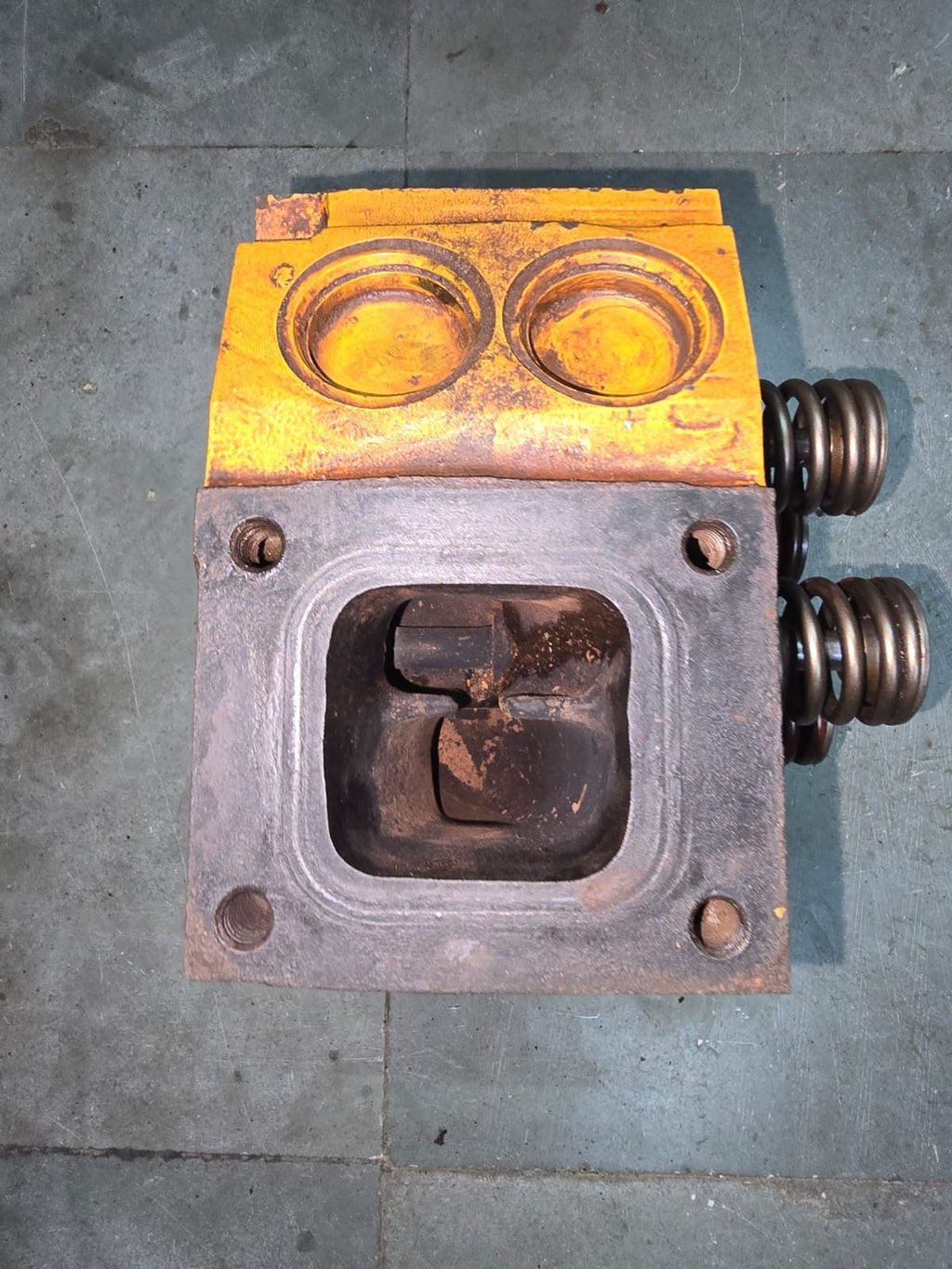 Cummins KT19 Engine Cylinder Head Assy. Part Number: 3811988