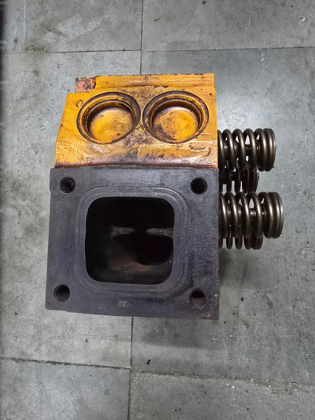 Cummins KT19 Engine Cylinder Head Assy. Part Number: 3811988