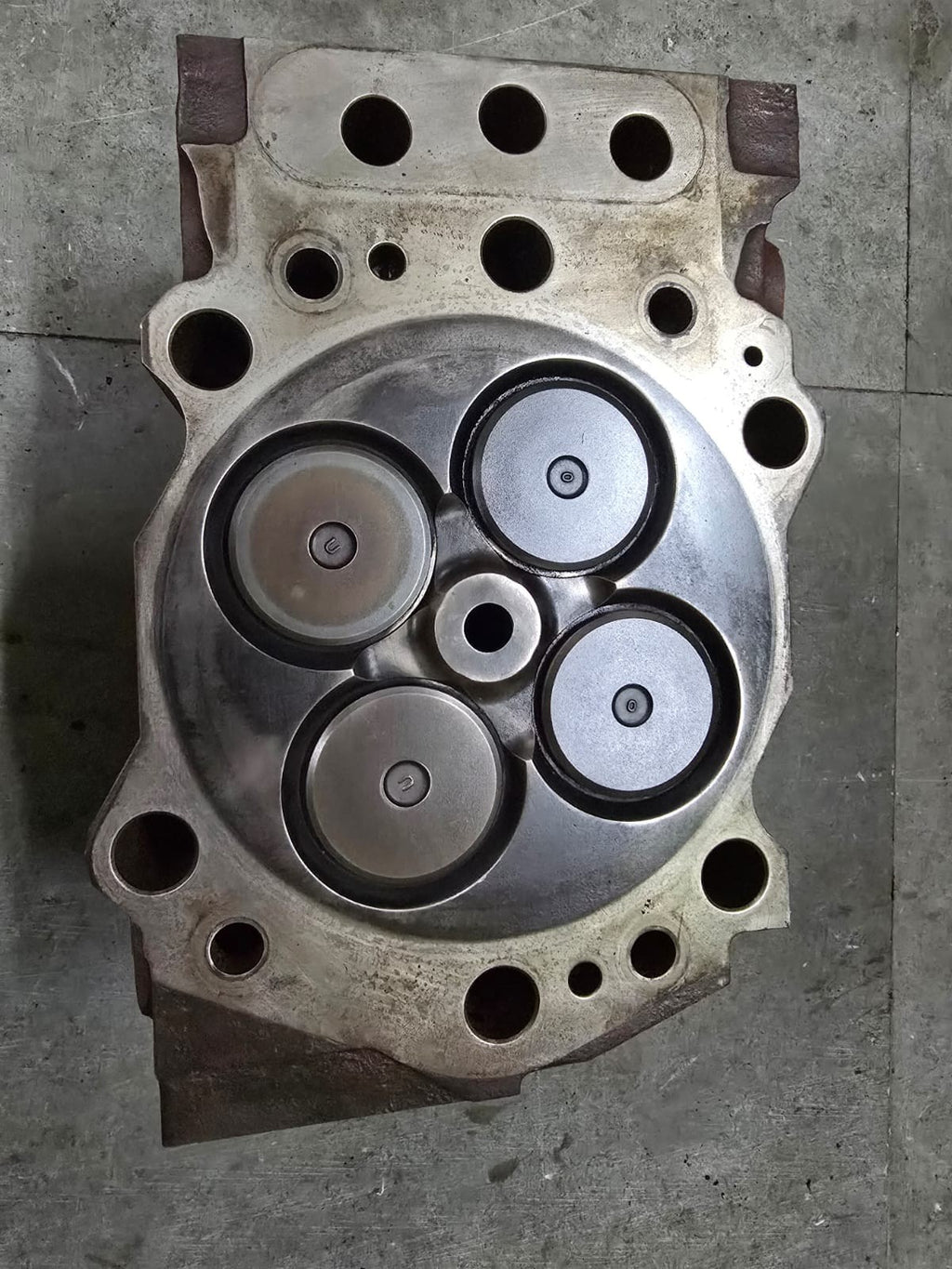 Cummins KT19 Engine Cylinder Head Assy. Part Number: 3811988